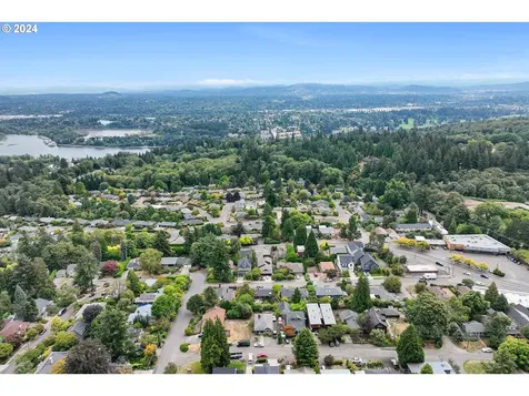 8224 SW 7th Avenue Portland OR 97219