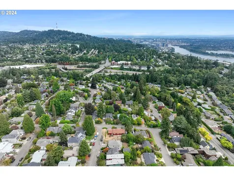 8224 SW 7th Avenue Portland OR 97219
