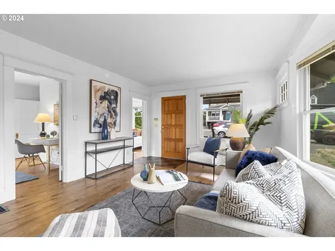 8224 SW 7th Avenue Portland OR 97219