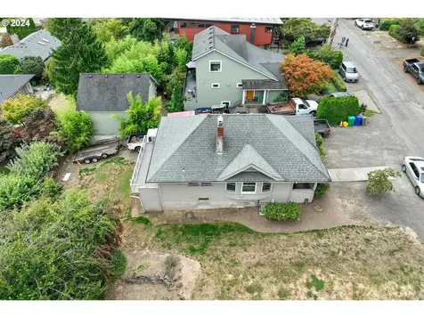 8224 SW 7th Avenue Portland OR 97219