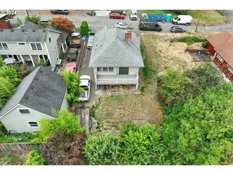 8224 SW 7th Avenue Portland OR 97219