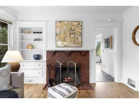 8224 SW 7th Avenue Portland OR 97219