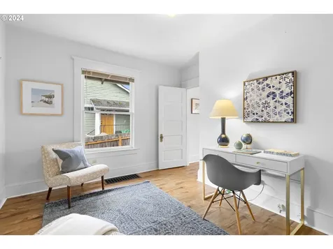 8224 SW 7th Avenue Portland OR 97219