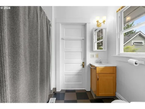 8224 SW 7th Avenue Portland OR 97219