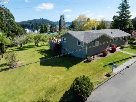 3144 Maple Drive Reedsport OR 97467