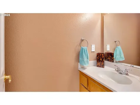 23270 Ne Village Court Wood Village OR 97060
