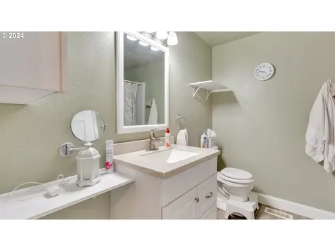 23270 Ne Village Court Wood Village OR 97060