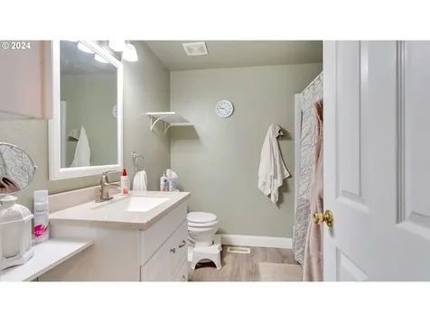 23270 Ne Village Court Wood Village OR 97060