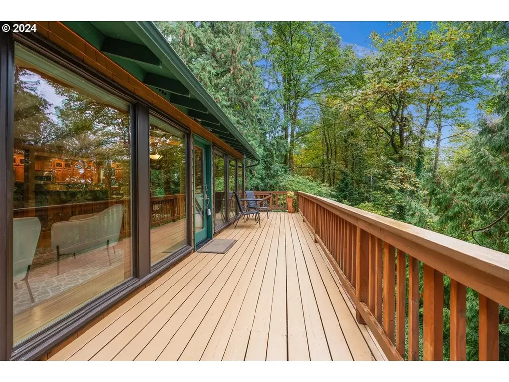 880 SW 61st Drive Portland OR 97221