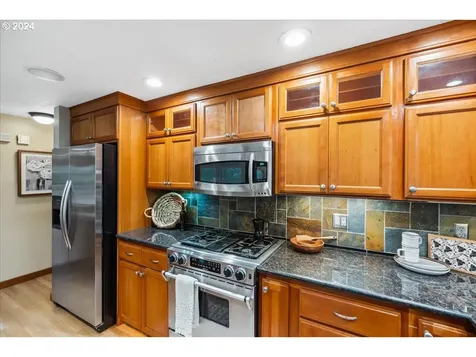 880 SW 61st Drive Portland OR 97221