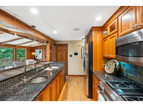 880 SW 61st Drive Portland OR 97221