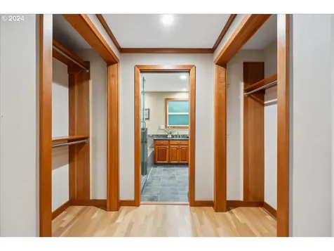 880 SW 61st Drive Portland OR 97221