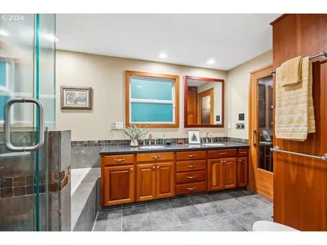 880 SW 61st Drive Portland OR 97221
