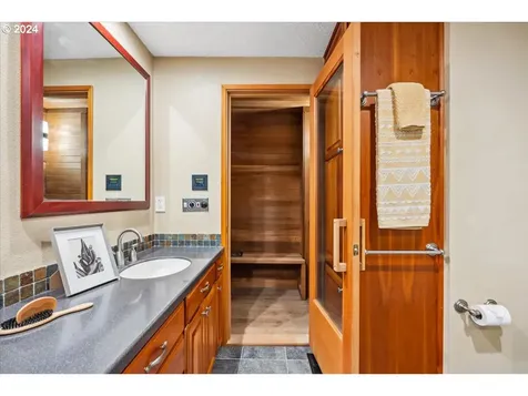 880 SW 61st Drive Portland OR 97221