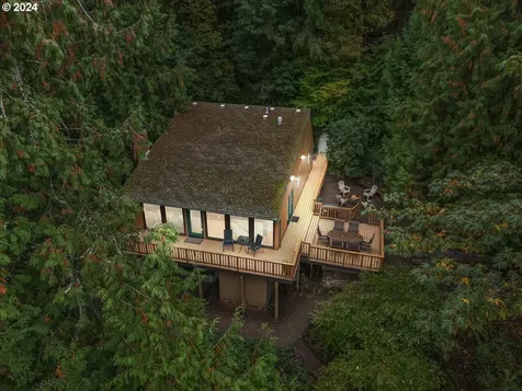 880 SW 61st Drive Portland OR 97221