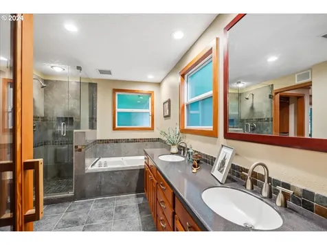 880 SW 61st Drive Portland OR 97221