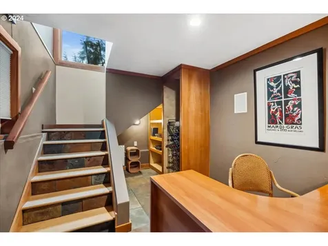 880 SW 61st Drive Portland OR 97221