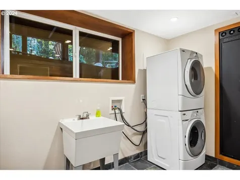 880 SW 61st Drive Portland OR 97221