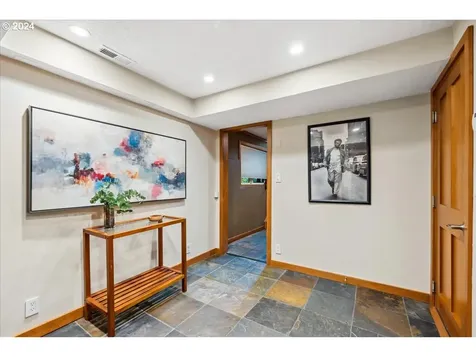 880 SW 61st Drive Portland OR 97221