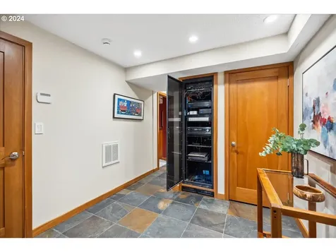 880 SW 61st Drive Portland OR 97221