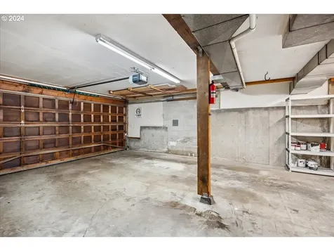 880 SW 61st Drive Portland OR 97221