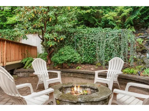880 SW 61st Drive Portland OR 97221