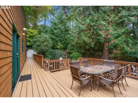 880 SW 61st Drive Portland OR 97221