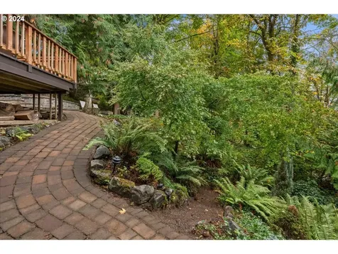 880 SW 61st Drive Portland OR 97221