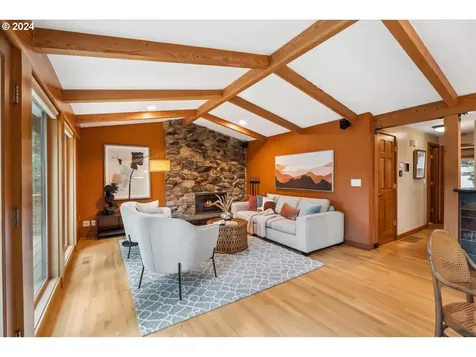 880 SW 61st Drive Portland OR 97221