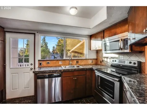 4465 SW 91st Avenue Portland OR 97225