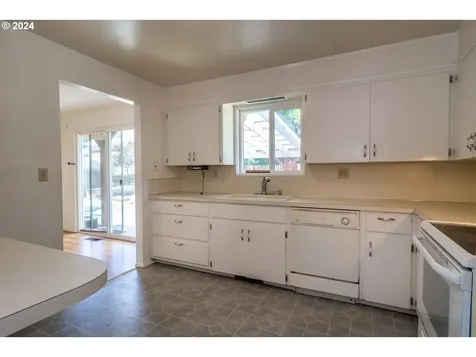 2166 Nw Luth Street Roseburg OR 97471