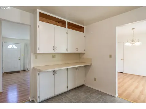 2166 Nw Luth Street Roseburg OR 97471