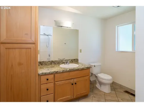 2166 Nw Luth Street Roseburg OR 97471