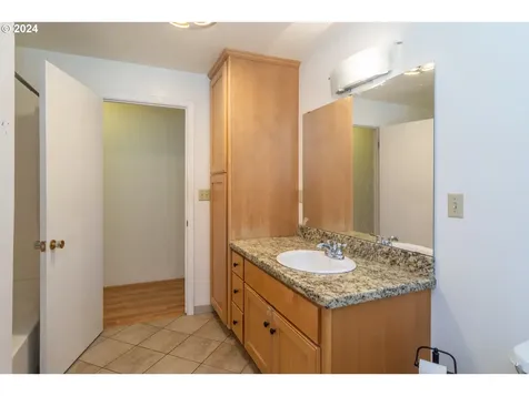 2166 Nw Luth Street Roseburg OR 97471