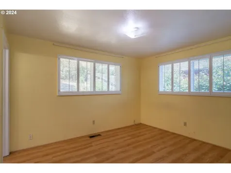2166 Nw Luth Street Roseburg OR 97471