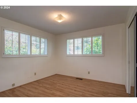 2166 Nw Luth Street Roseburg OR 97471