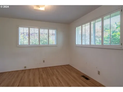 2166 Nw Luth Street Roseburg OR 97471