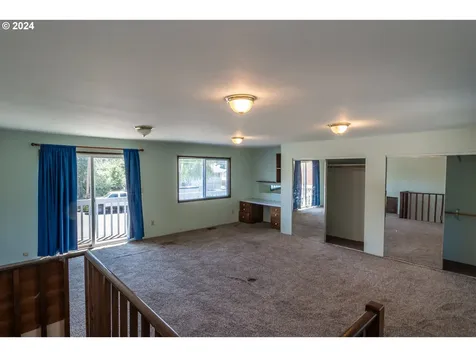 2166 Nw Luth Street Roseburg OR 97471