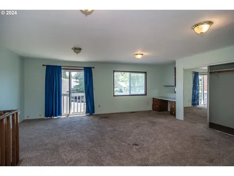 2166 Nw Luth Street Roseburg OR 97471