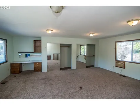 2166 Nw Luth Street Roseburg OR 97471