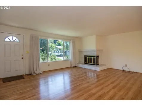 2166 Nw Luth Street Roseburg OR 97471