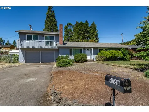 2166 Nw Luth Street Roseburg OR 97471