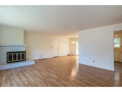 2166 Nw Luth Street Roseburg OR 97471