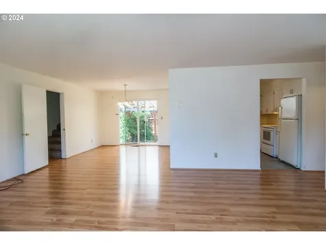 2166 Nw Luth Street Roseburg OR 97471