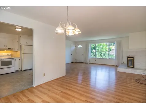 2166 Nw Luth Street Roseburg OR 97471
