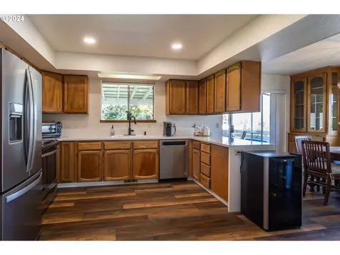 622 Se Parkway Drive Winston OR 97496