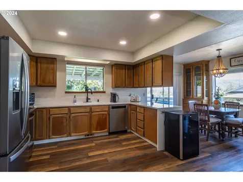 622 Se Parkway Drive Winston OR 97496