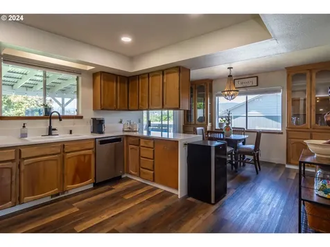 622 Se Parkway Drive Winston OR 97496
