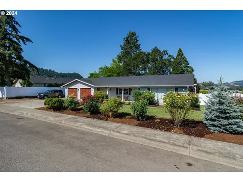 622 Se Parkway Drive Winston OR 97496