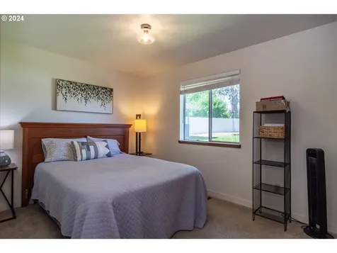 622 Se Parkway Drive Winston OR 97496